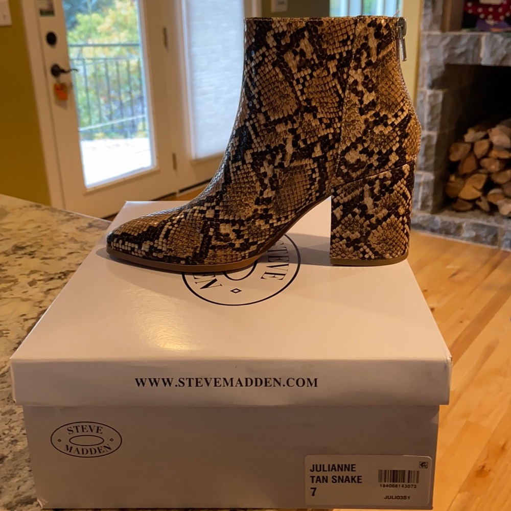 NWT Steve Madden women’s bootie
